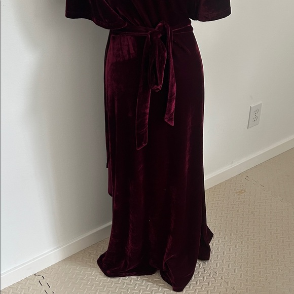 Listicle Elegant Velvet Burgundy Dress - Picture 4 of 6
